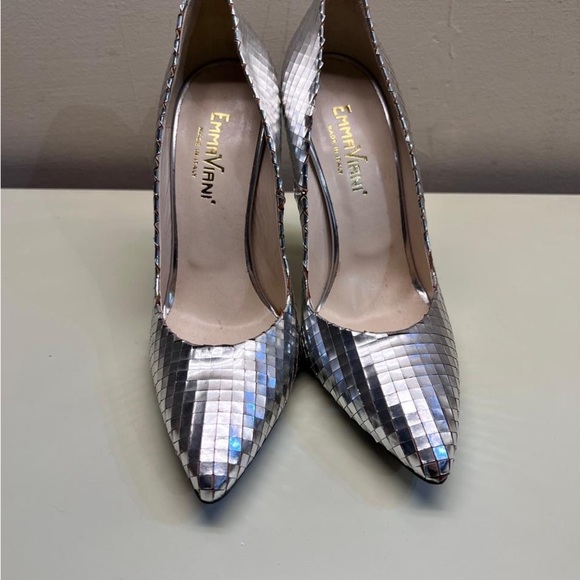 Made in Italy EMMA VIANI Silver Stiletto Heels with Chevron Pattern - Picture 3 of 7